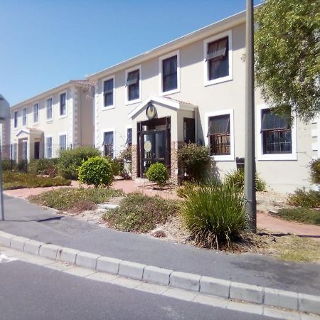 Bread And Barrel Guesthouse Bellville Cape Town Exterior photo