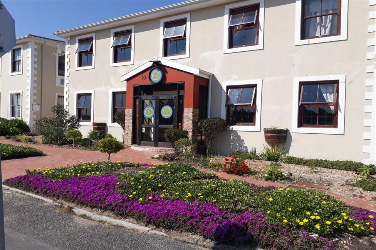 Bread And Barrel Guesthouse Bellville Cape Town Exterior photo