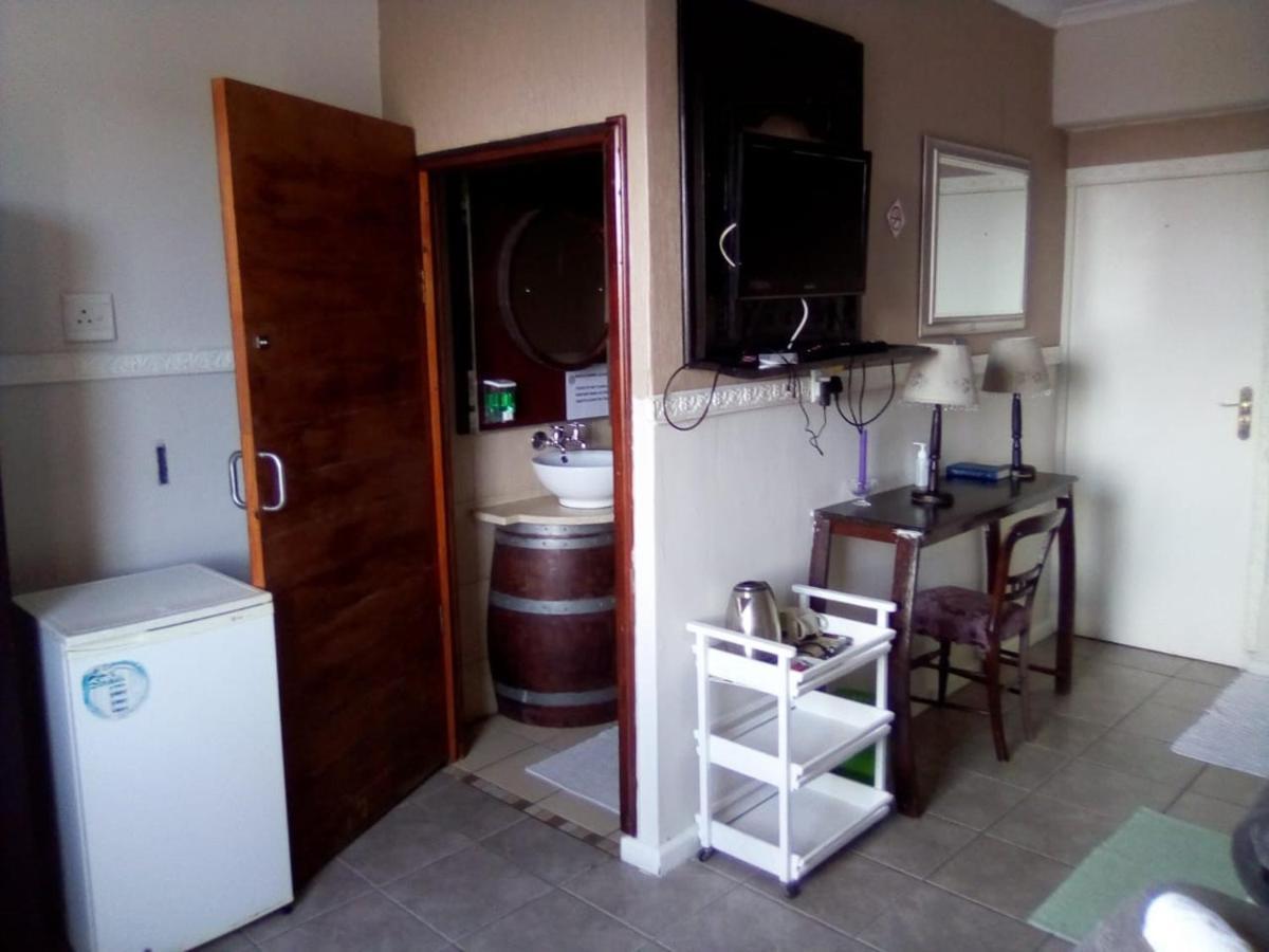 Bread And Barrel Guesthouse Bellville Cape Town Exterior photo