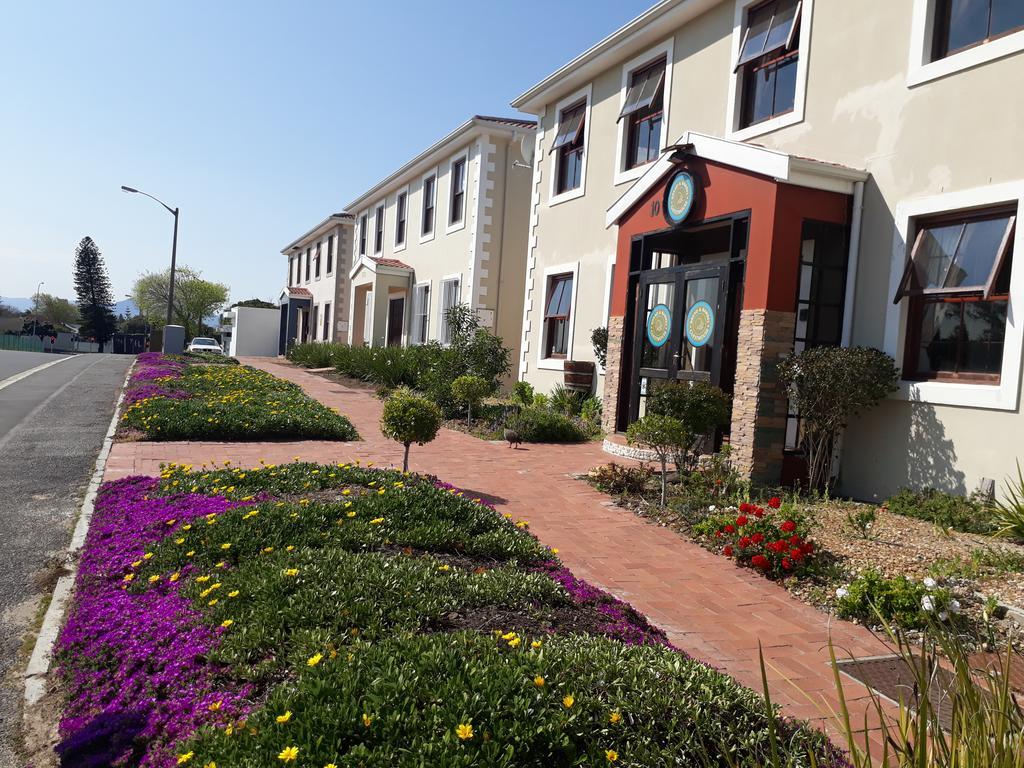 Bread And Barrel Guesthouse Bellville Cape Town Exterior photo